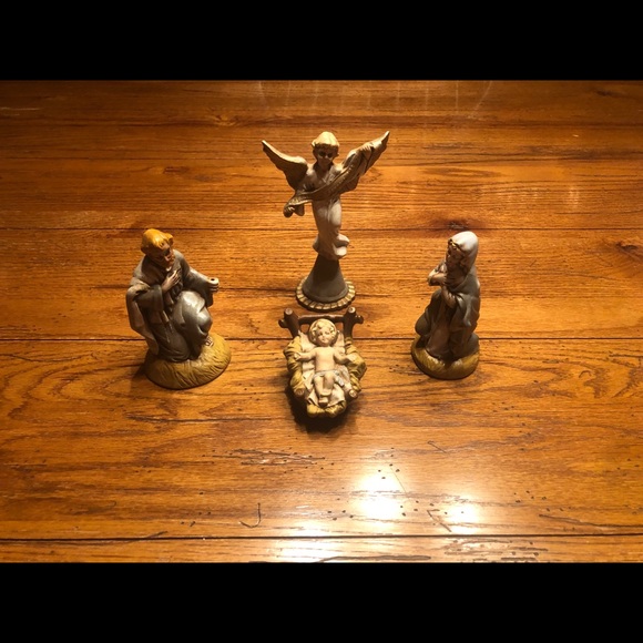 Hand painted, gorgeous 19 piece nativity figurines - Picture 3 of 7
